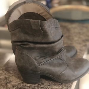 Gray cowboy bootie